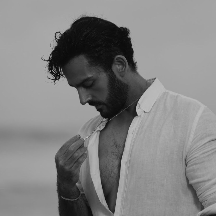 Azaan Sami Khan